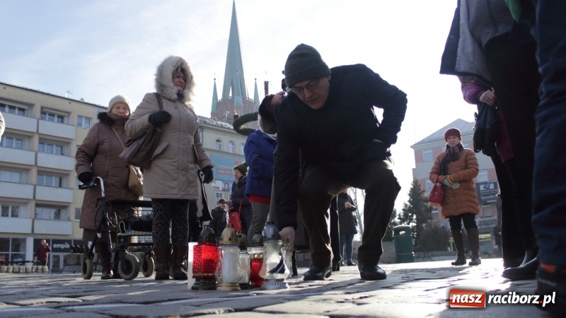 Zdjęcie w galerii na portalu naszraciborz.pl: Raciborskie pożegnanie śp. Pawła Adamowicza w obiektywie Artura Wierzbickiego  wiadomości z regionu