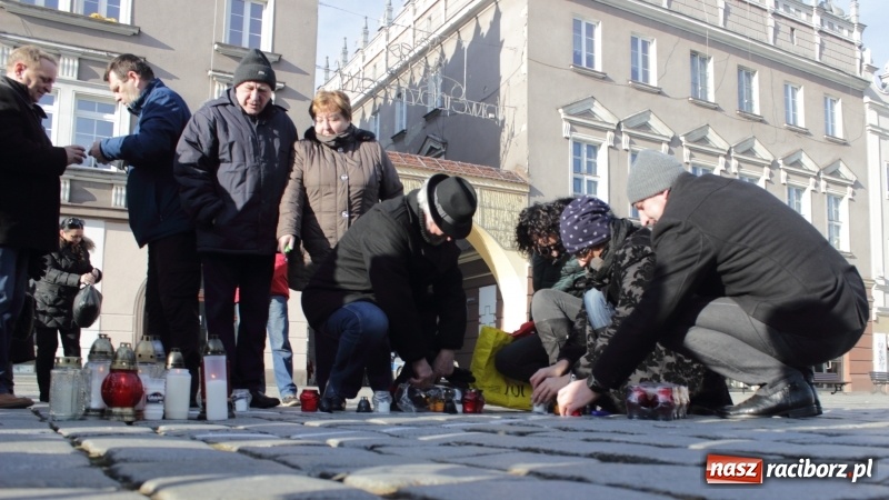 Zdjęcie w galerii na portalu naszraciborz.pl: Raciborskie pożegnanie śp. Pawła Adamowicza w obiektywie Artura Wierzbickiego  wiadomości z regionu