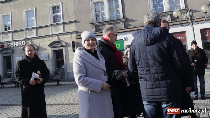 Zdjęcie w galerii na portalu naszraciborz.pl: Raciborskie pożegnanie śp. Pawła Adamowicza w obiektywie Artura Wierzbickiego  wiadomości z regionu