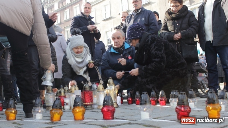 Zdjęcie w galerii na portalu naszraciborz.pl: Raciborskie pożegnanie śp. Pawła Adamowicza w obiektywie Artura Wierzbickiego  wiadomości z regionu