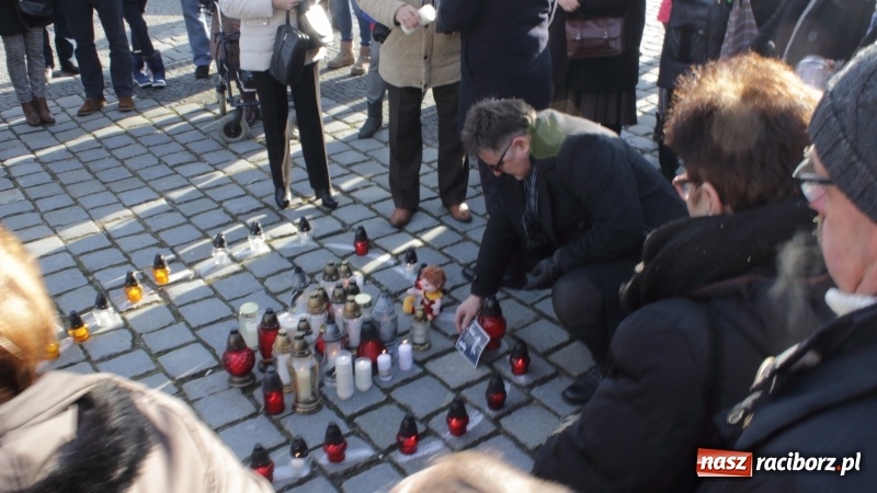 Zdjęcie w galerii na portalu naszraciborz.pl: Raciborskie pożegnanie śp. Pawła Adamowicza w obiektywie Artura Wierzbickiego  wiadomości z regionu
