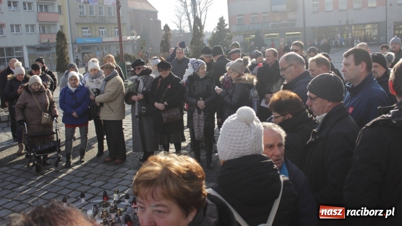 Zdjęcie w galerii na portalu naszraciborz.pl: Raciborskie pożegnanie śp. Pawła Adamowicza w obiektywie Artura Wierzbickiego  wiadomości z regionu