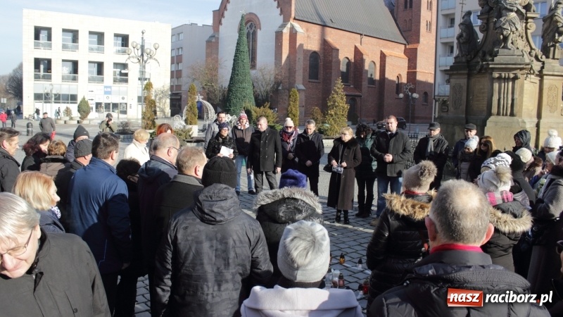 Zdjęcie w galerii na portalu naszraciborz.pl: Raciborskie pożegnanie śp. Pawła Adamowicza w obiektywie Artura Wierzbickiego  wiadomości z regionu