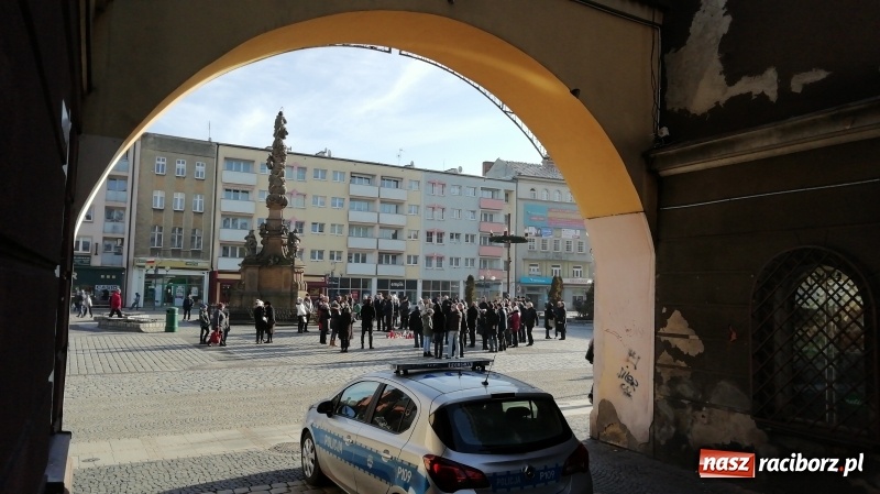 Zdjęcie w galerii na portalu naszraciborz.pl: Raciborskie pożegnanie śp. Pawła Adamowicza w obiektywie Artura Wierzbickiego  wiadomości z regionu