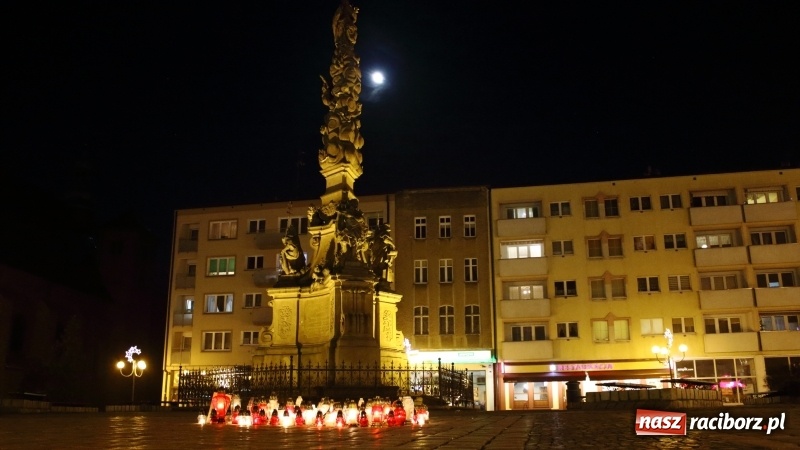 Zdjęcie w galerii na portalu naszraciborz.pl: Raciborskie pożegnanie śp. Pawła Adamowicza w obiektywie Artura Wierzbickiego  wiadomości z regionu