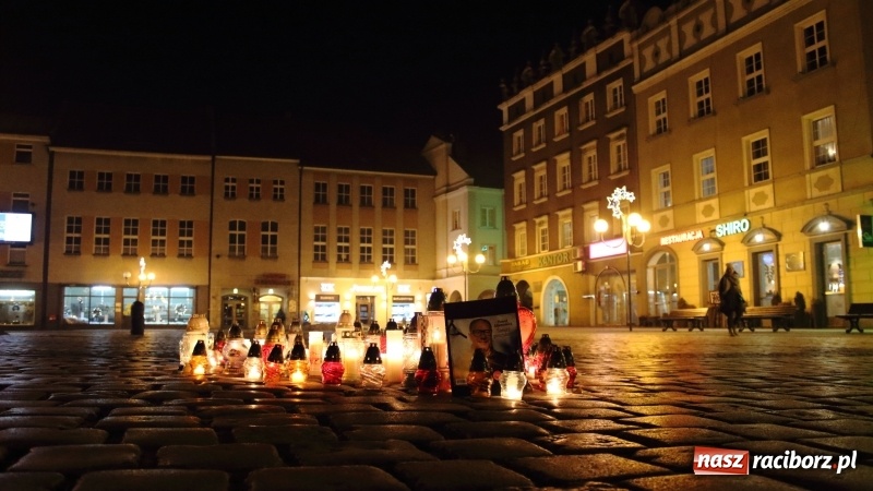 Zdjęcie w galerii na portalu naszraciborz.pl: Raciborskie pożegnanie śp. Pawła Adamowicza w obiektywie Artura Wierzbickiego  wiadomości z regionu