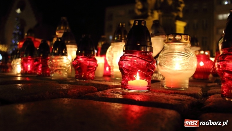 Zdjęcie w galerii na portalu naszraciborz.pl: Raciborskie pożegnanie śp. Pawła Adamowicza w obiektywie Artura Wierzbickiego  wiadomości z regionu