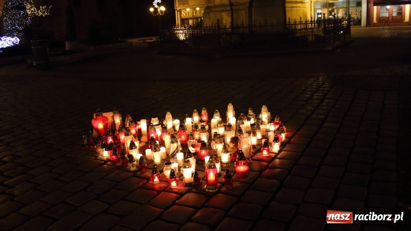 Zdjęcie w galerii na portalu naszraciborz.pl: Raciborskie pożegnanie śp. Pawła Adamowicza w obiektywie Artura Wierzbickiego  wiadomości z regionu