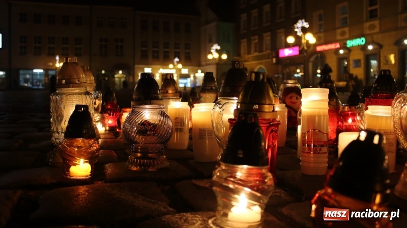 Zdjęcie w galerii na portalu naszraciborz.pl: Raciborskie pożegnanie śp. Pawła Adamowicza w obiektywie Artura Wierzbickiego  wiadomości z regionu