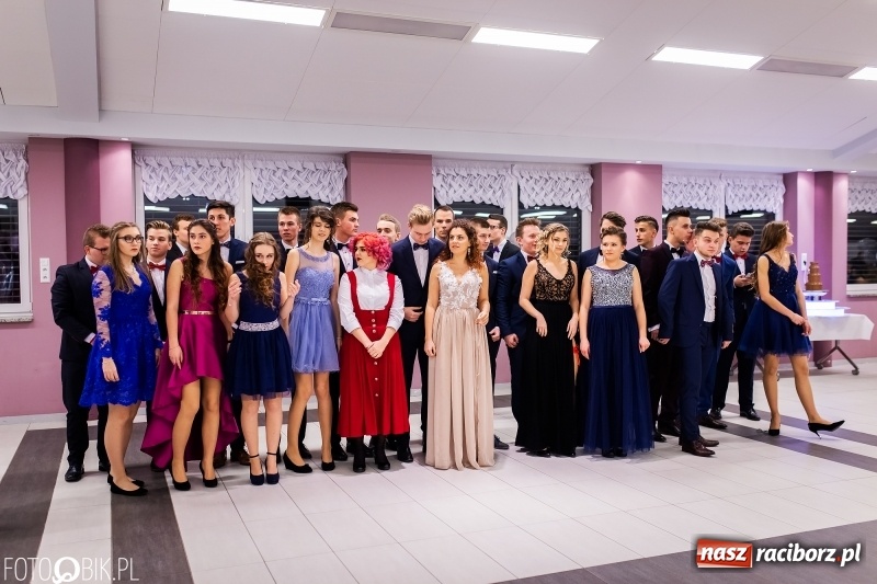 Zdjęcie w galerii na portalu naszraciborz.pl: Bal maturalny II LO im. Adama Mickiewicza w Zakrzowie FOTO i WIDEO wiadomości z regionu
