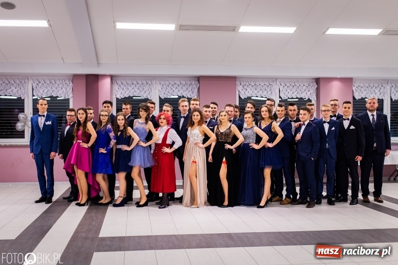 Zdjęcie w galerii na portalu naszraciborz.pl: Bal maturalny II LO im. Adama Mickiewicza w Zakrzowie FOTO i WIDEO wiadomości z regionu