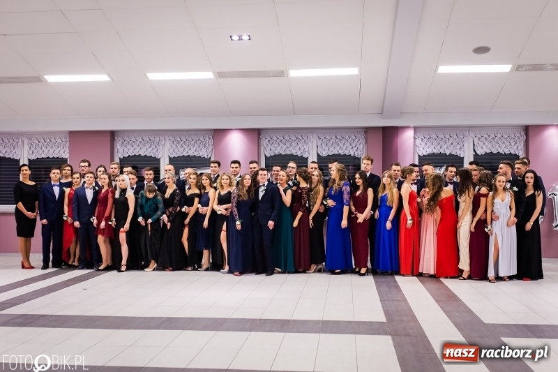 Zdjęcie w galerii na portalu naszraciborz.pl: Bal maturalny II LO im. Adama Mickiewicza w Zakrzowie FOTO i WIDEO wiadomości z regionu