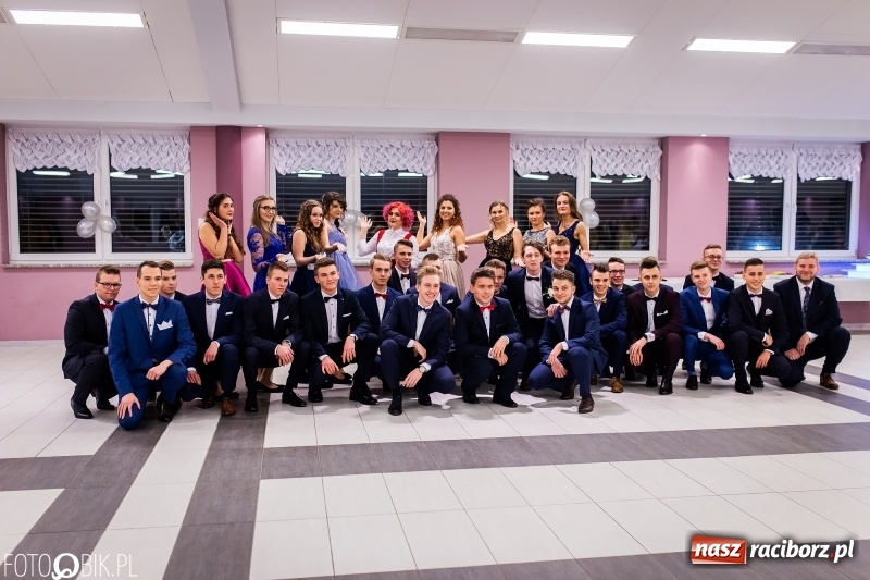 Zdjęcie w galerii na portalu naszraciborz.pl: Bal maturalny II LO im. Adama Mickiewicza w Zakrzowie FOTO i WIDEO wiadomości z regionu