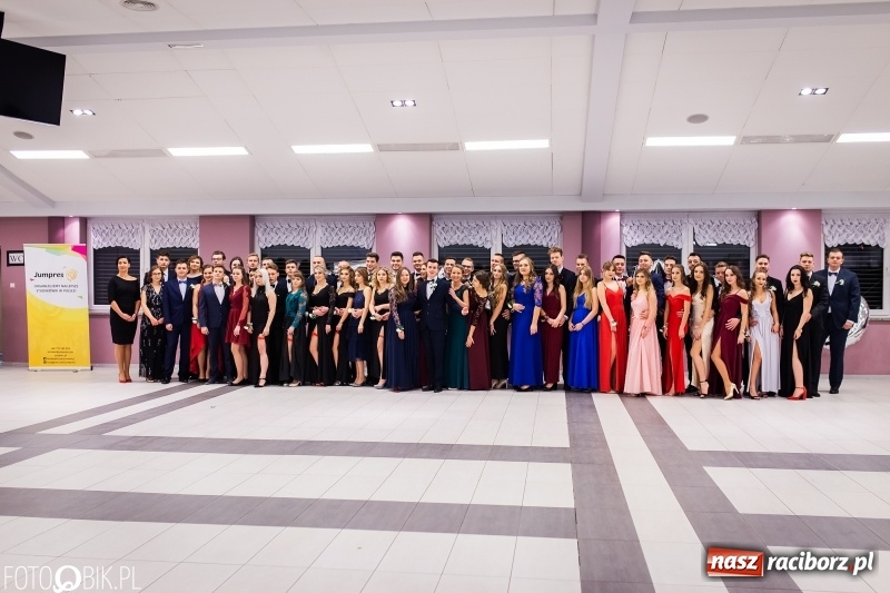 Zdjęcie w galerii na portalu naszraciborz.pl: Bal maturalny II LO im. Adama Mickiewicza w Zakrzowie FOTO i WIDEO wiadomości z regionu