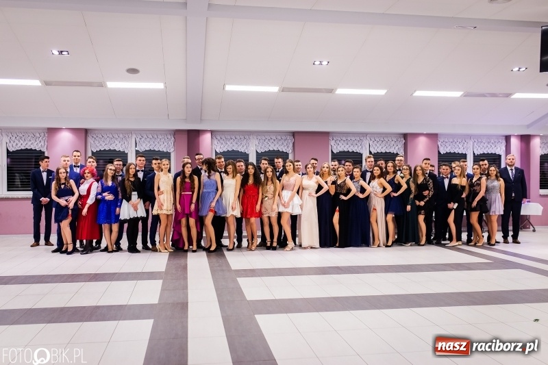Zdjęcie w galerii na portalu naszraciborz.pl: Bal maturalny II LO im. Adama Mickiewicza w Zakrzowie FOTO i WIDEO wiadomości z regionu