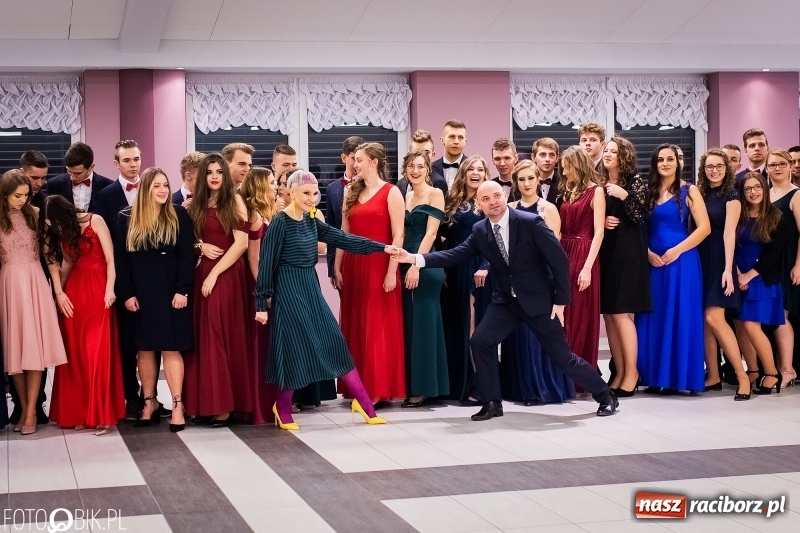 Zdjęcie w galerii na portalu naszraciborz.pl: Bal maturalny II LO im. Adama Mickiewicza w Zakrzowie FOTO i WIDEO wiadomości z regionu