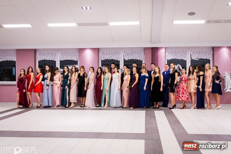 Zdjęcie w galerii na portalu naszraciborz.pl: Bal maturalny II LO im. Adama Mickiewicza w Zakrzowie FOTO i WIDEO wiadomości z regionu