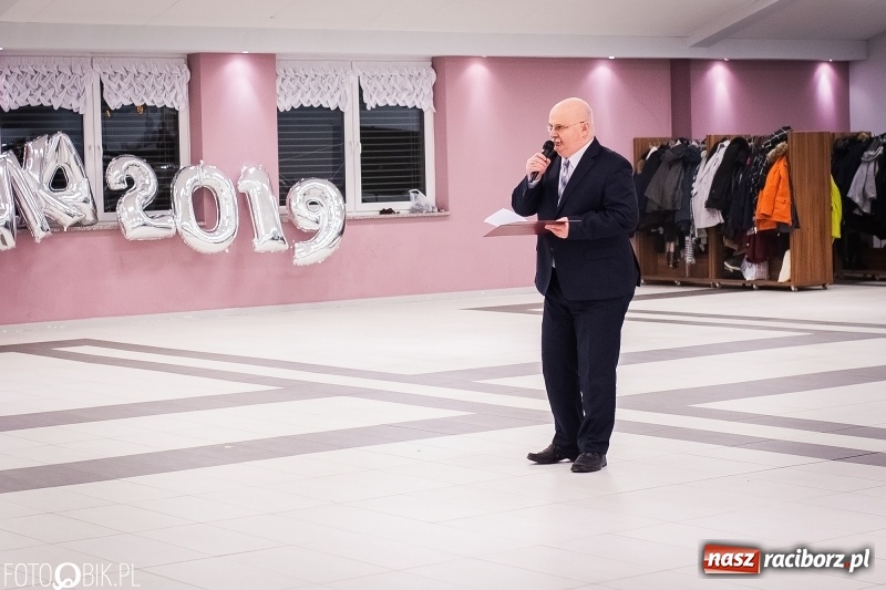 Zdjęcie w galerii na portalu naszraciborz.pl: Bal maturalny II LO im. Adama Mickiewicza w Zakrzowie FOTO i WIDEO wiadomości z regionu