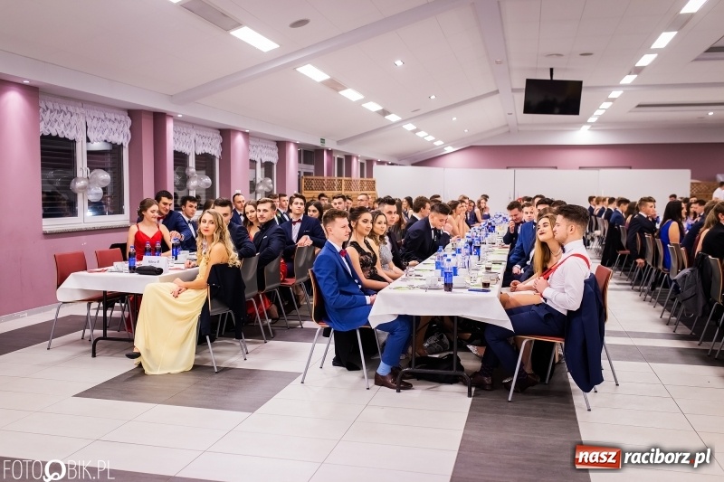 Zdjęcie w galerii na portalu naszraciborz.pl: Bal maturalny II LO im. Adama Mickiewicza w Zakrzowie FOTO i WIDEO wiadomości z regionu