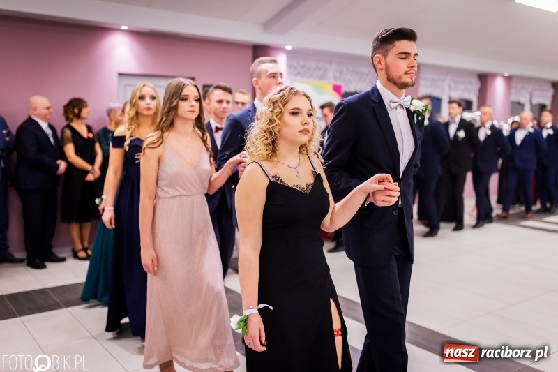 Zdjęcie w galerii na portalu naszraciborz.pl: Bal maturalny II LO im. Adama Mickiewicza w Zakrzowie FOTO i WIDEO wiadomości z regionu