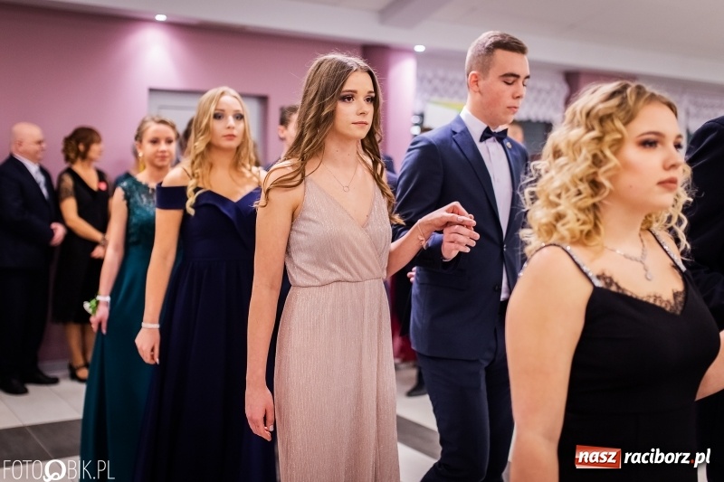 Zdjęcie w galerii na portalu naszraciborz.pl: Bal maturalny II LO im. Adama Mickiewicza w Zakrzowie FOTO i WIDEO wiadomości z regionu