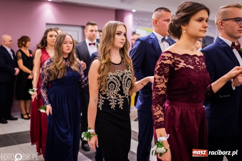 Zdjęcie w galerii na portalu naszraciborz.pl: Bal maturalny II LO im. Adama Mickiewicza w Zakrzowie FOTO i WIDEO wiadomości z regionu