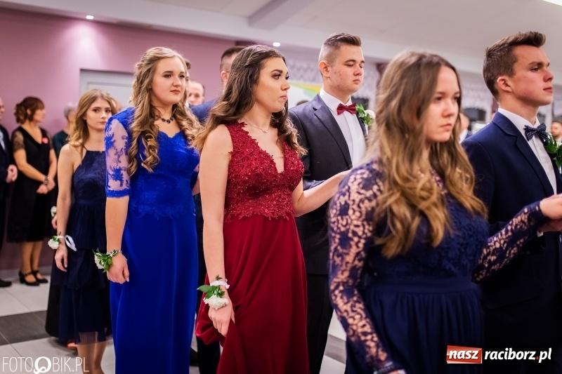 Zdjęcie w galerii na portalu naszraciborz.pl: Bal maturalny II LO im. Adama Mickiewicza w Zakrzowie FOTO i WIDEO wiadomości z regionu