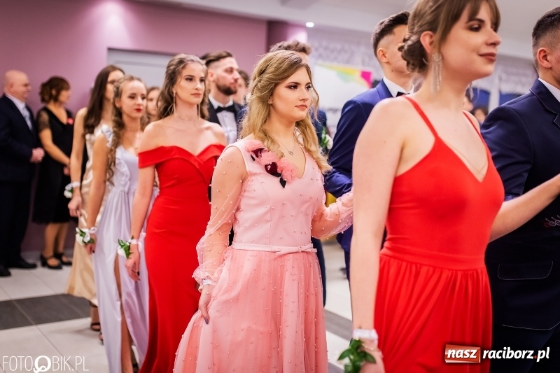 Zdjęcie w galerii na portalu naszraciborz.pl: Bal maturalny II LO im. Adama Mickiewicza w Zakrzowie FOTO i WIDEO wiadomości z regionu