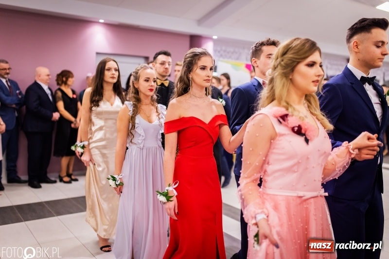 Zdjęcie w galerii na portalu naszraciborz.pl: Bal maturalny II LO im. Adama Mickiewicza w Zakrzowie FOTO i WIDEO wiadomości z regionu