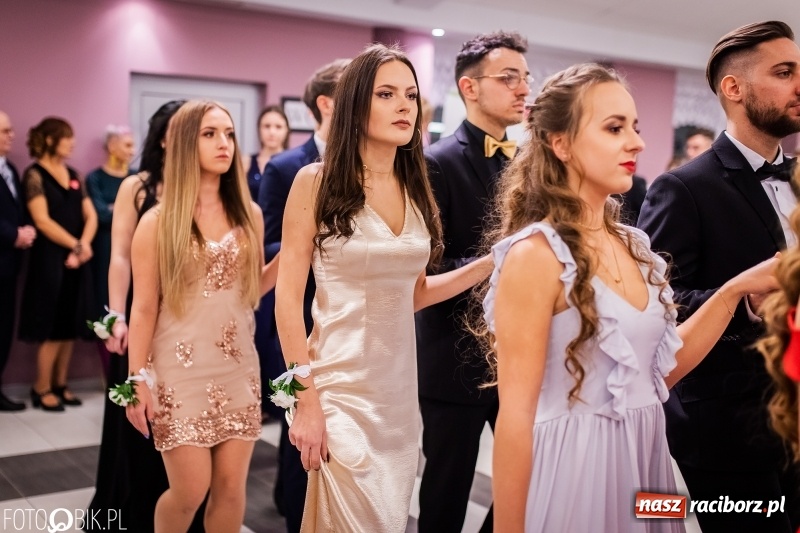Zdjęcie w galerii na portalu naszraciborz.pl: Bal maturalny II LO im. Adama Mickiewicza w Zakrzowie FOTO i WIDEO wiadomości z regionu