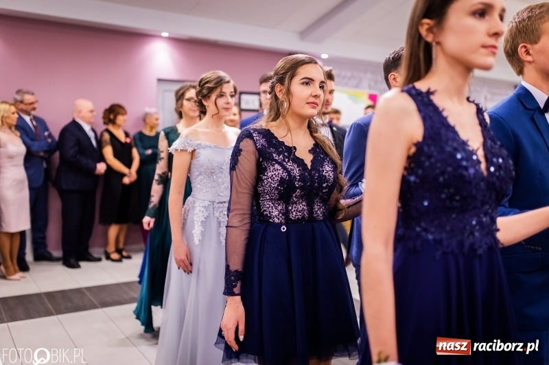 Zdjęcie w galerii na portalu naszraciborz.pl: Bal maturalny II LO im. Adama Mickiewicza w Zakrzowie FOTO i WIDEO wiadomości z regionu