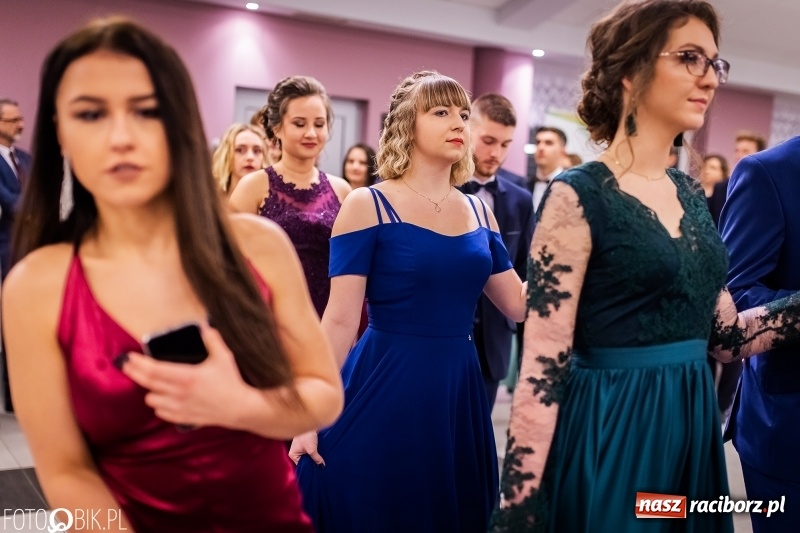 Zdjęcie w galerii na portalu naszraciborz.pl: Bal maturalny II LO im. Adama Mickiewicza w Zakrzowie FOTO i WIDEO wiadomości z regionu