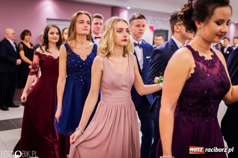 Zdjęcie w galerii na portalu naszraciborz.pl: Bal maturalny II LO im. Adama Mickiewicza w Zakrzowie FOTO i WIDEO wiadomości z regionu