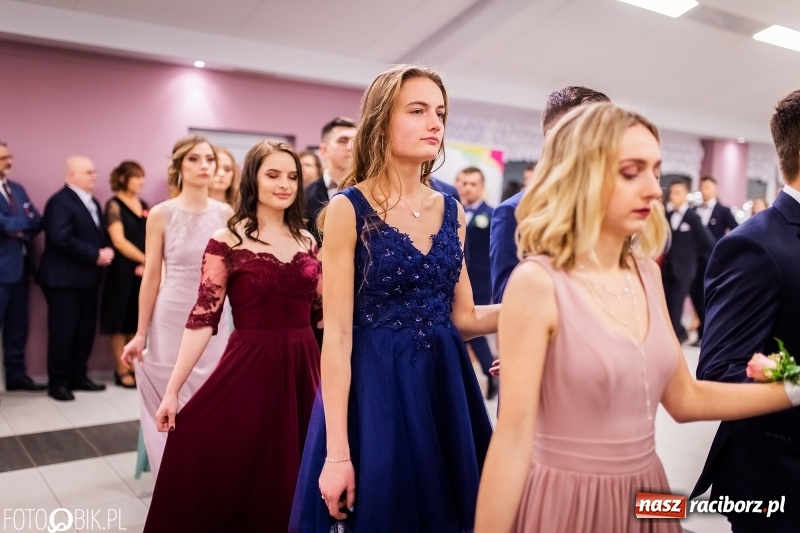 Zdjęcie w galerii na portalu naszraciborz.pl: Bal maturalny II LO im. Adama Mickiewicza w Zakrzowie FOTO i WIDEO wiadomości z regionu