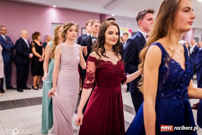 Zdjęcie w galerii na portalu naszraciborz.pl: Bal maturalny II LO im. Adama Mickiewicza w Zakrzowie FOTO i WIDEO wiadomości z regionu