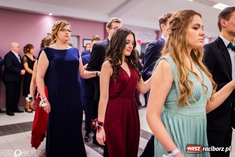 Zdjęcie w galerii na portalu naszraciborz.pl: Bal maturalny II LO im. Adama Mickiewicza w Zakrzowie FOTO i WIDEO wiadomości z regionu