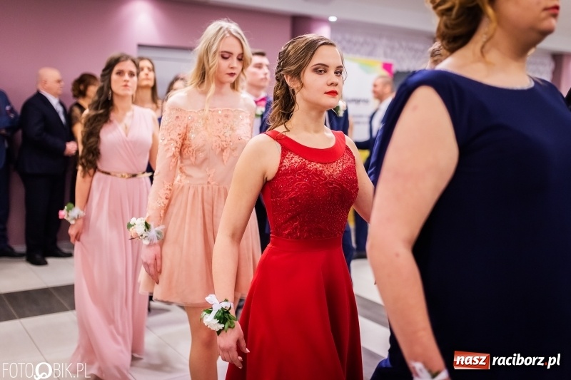 Zdjęcie w galerii na portalu naszraciborz.pl: Bal maturalny II LO im. Adama Mickiewicza w Zakrzowie FOTO i WIDEO wiadomości z regionu