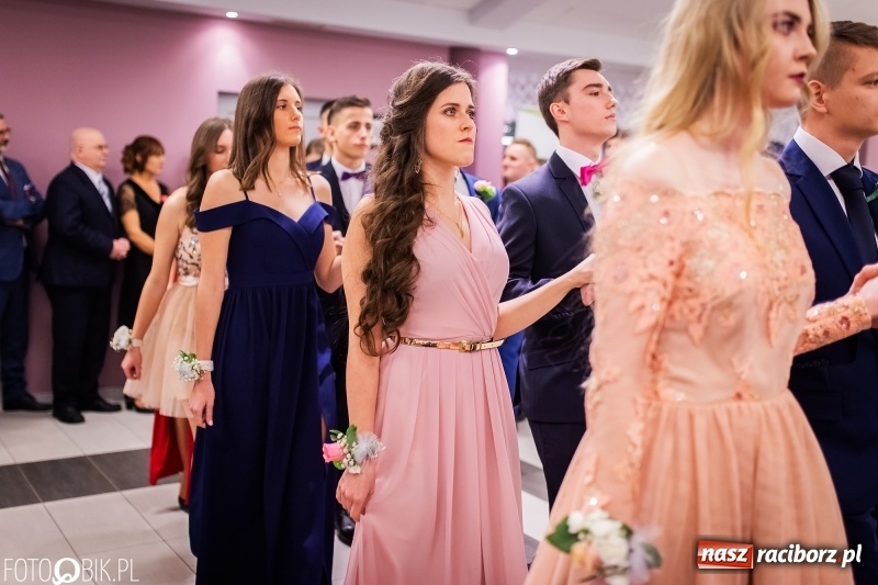 Zdjęcie w galerii na portalu naszraciborz.pl: Bal maturalny II LO im. Adama Mickiewicza w Zakrzowie FOTO i WIDEO wiadomości z regionu