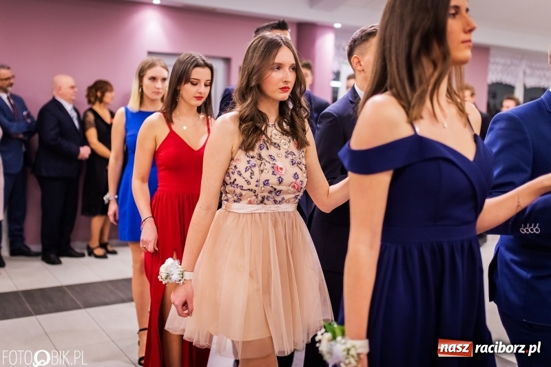 Zdjęcie w galerii na portalu naszraciborz.pl: Bal maturalny II LO im. Adama Mickiewicza w Zakrzowie FOTO i WIDEO wiadomości z regionu
