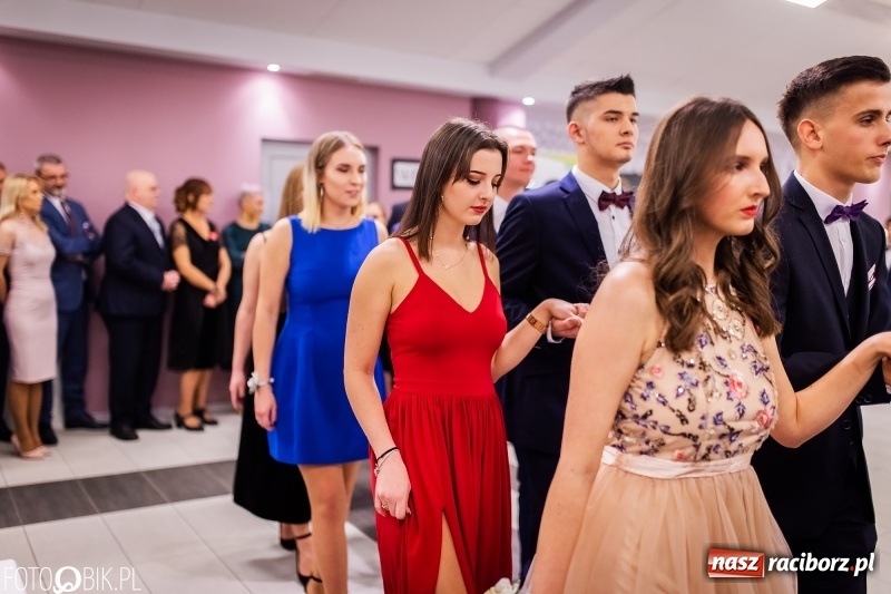 Zdjęcie w galerii na portalu naszraciborz.pl: Bal maturalny II LO im. Adama Mickiewicza w Zakrzowie FOTO i WIDEO wiadomości z regionu