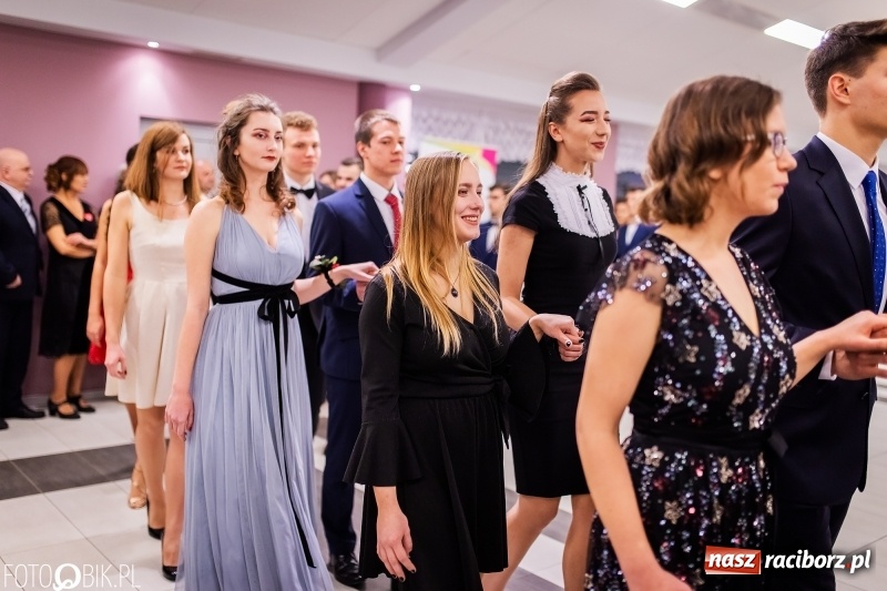 Zdjęcie w galerii na portalu naszraciborz.pl: Bal maturalny II LO im. Adama Mickiewicza w Zakrzowie FOTO i WIDEO wiadomości z regionu