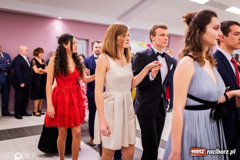 Zdjęcie w galerii na portalu naszraciborz.pl: Bal maturalny II LO im. Adama Mickiewicza w Zakrzowie FOTO i WIDEO wiadomości z regionu
