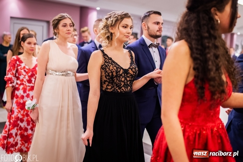 Zdjęcie w galerii na portalu naszraciborz.pl: Bal maturalny II LO im. Adama Mickiewicza w Zakrzowie FOTO i WIDEO wiadomości z regionu