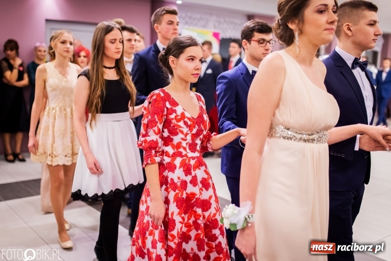 Zdjęcie w galerii na portalu naszraciborz.pl: Bal maturalny II LO im. Adama Mickiewicza w Zakrzowie FOTO i WIDEO wiadomości z regionu