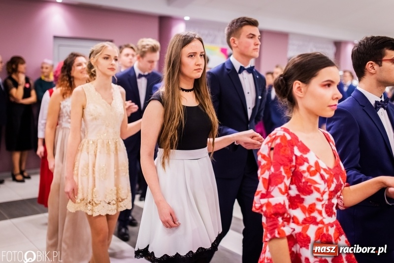 Zdjęcie w galerii na portalu naszraciborz.pl: Bal maturalny II LO im. Adama Mickiewicza w Zakrzowie FOTO i WIDEO wiadomości z regionu
