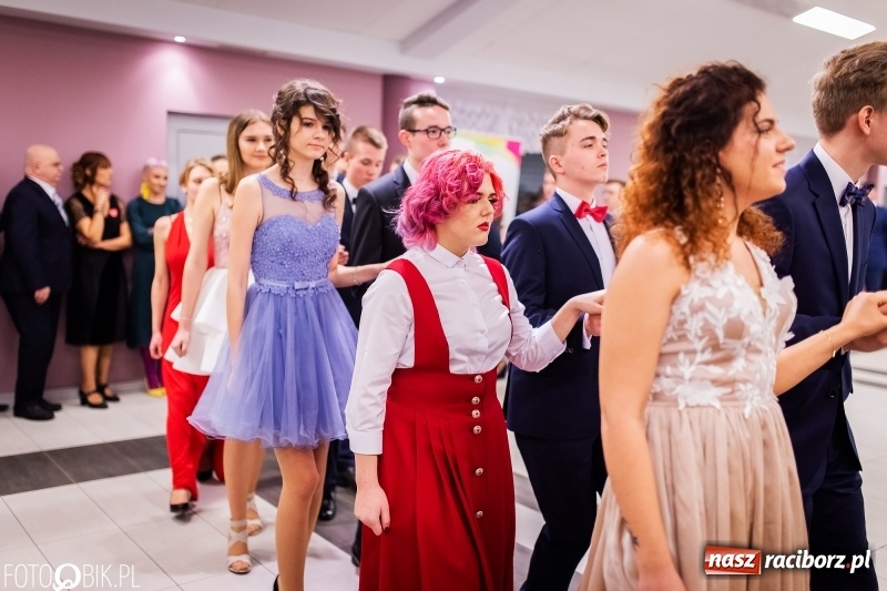 Zdjęcie w galerii na portalu naszraciborz.pl: Bal maturalny II LO im. Adama Mickiewicza w Zakrzowie FOTO i WIDEO wiadomości z regionu