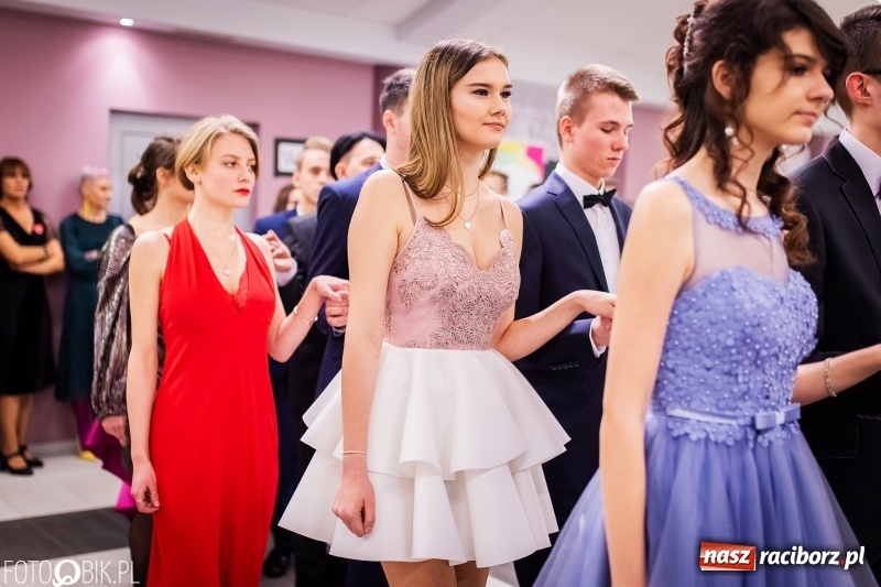 Zdjęcie w galerii na portalu naszraciborz.pl: Bal maturalny II LO im. Adama Mickiewicza w Zakrzowie FOTO i WIDEO wiadomości z regionu