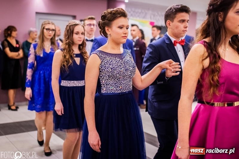 Zdjęcie w galerii na portalu naszraciborz.pl: Bal maturalny II LO im. Adama Mickiewicza w Zakrzowie FOTO i WIDEO wiadomości z regionu