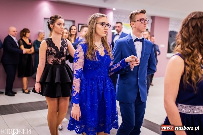 Zdjęcie w galerii na portalu naszraciborz.pl: Bal maturalny II LO im. Adama Mickiewicza w Zakrzowie FOTO i WIDEO wiadomości z regionu