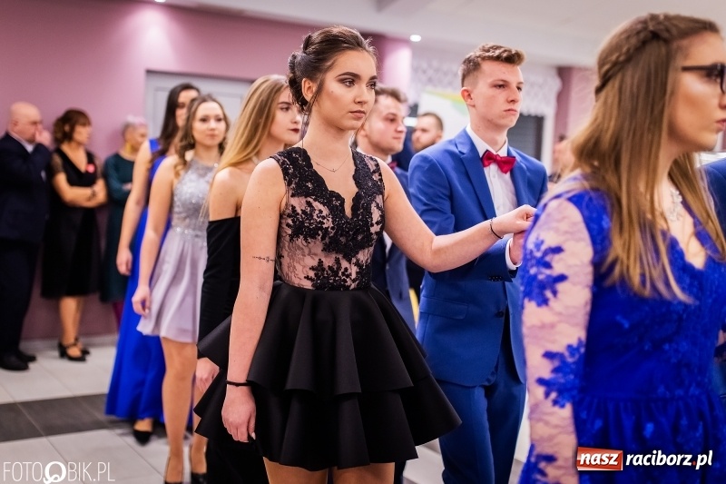 Zdjęcie w galerii na portalu naszraciborz.pl: Bal maturalny II LO im. Adama Mickiewicza w Zakrzowie FOTO i WIDEO wiadomości z regionu
